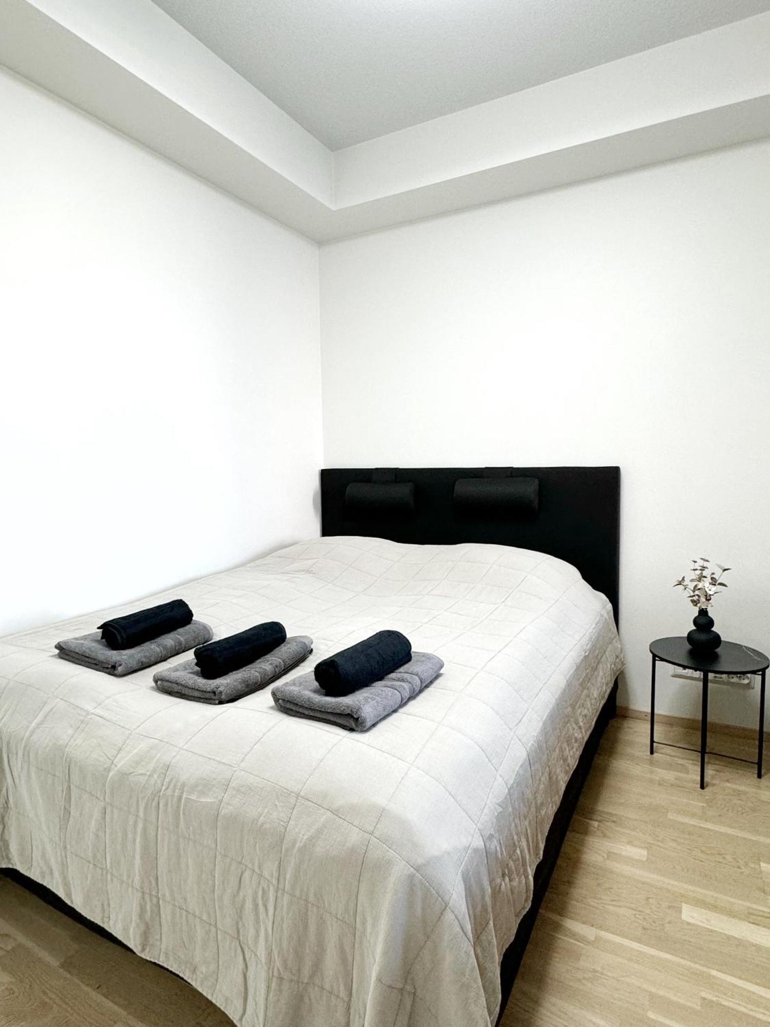 Port Arthur - Apartments, Free Parking Garage Included Apartment *